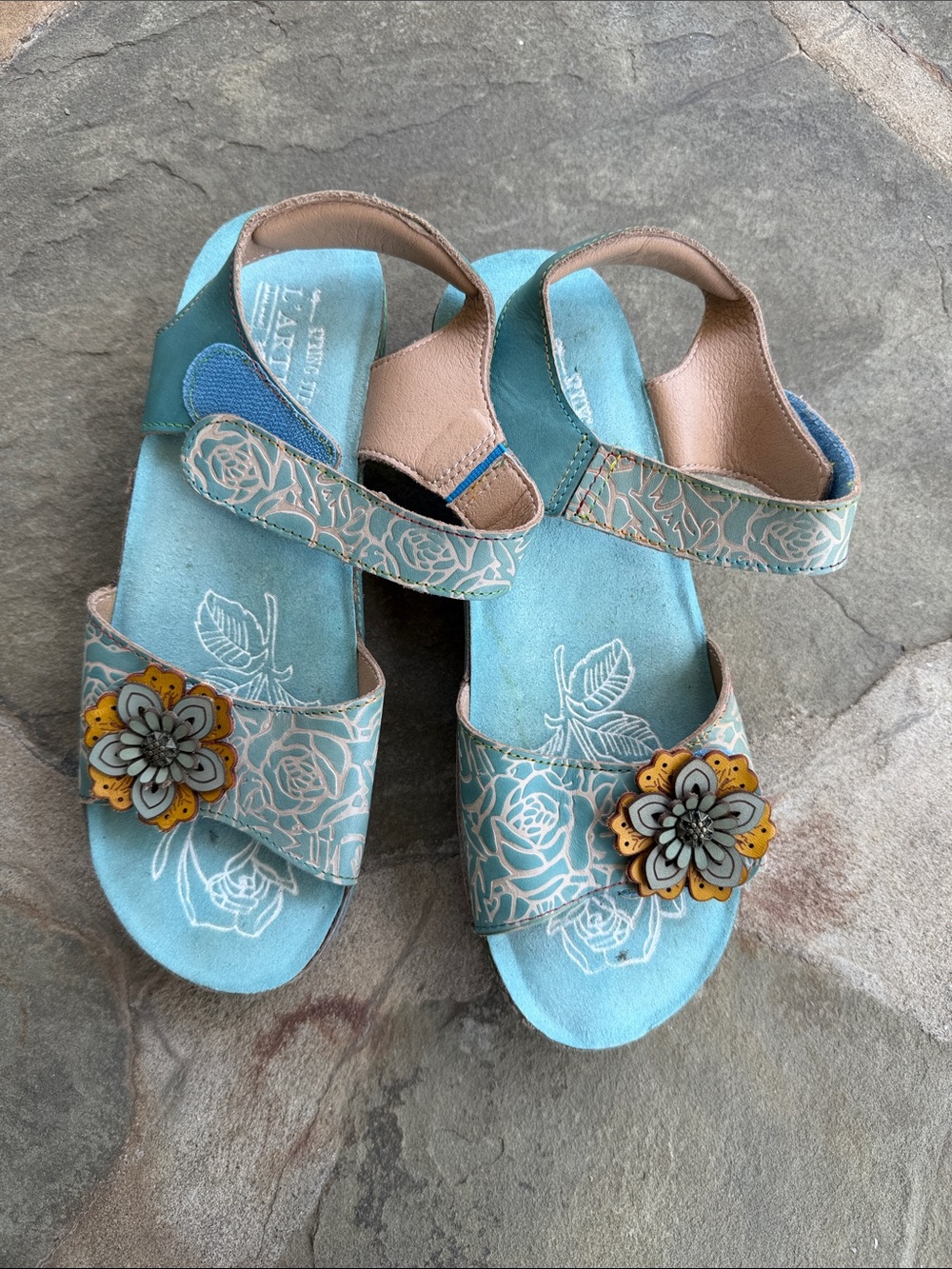 L’Artiste Spring Step Genuine Leather Adjustable Velcro Strap Sandals Size 9